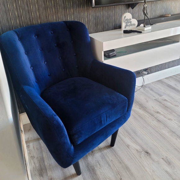 2 Chairs - Picture 1 of 2